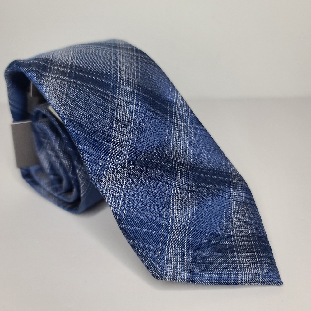 VAN HEUSEN Blue Plaid Neck Tie. New With Tags.